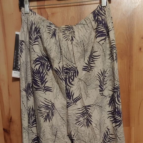 Sag Harbor Petite Women's Pants(14) Top (16) Capri Set Black Cream Leaf Pattern - Picture 2 of 10